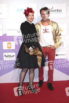 Enie van de Meiklokjes mit Begleitung