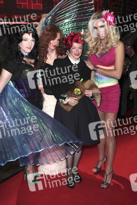 Enie van de Meiklokjes mit Gästen