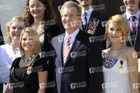 Jeanette Biedermann, Christian Wulff, Wolke Hegenbarth und weitere Verdienstkreuzempfänger