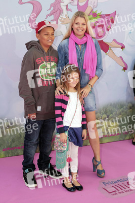 Anne-Sophie Briest mit Sohn Jahmar und Fee