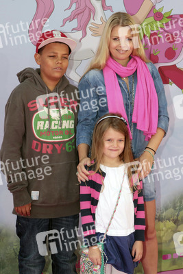 Anne-Sophie Briest mit Sohn Jahmar und Fee