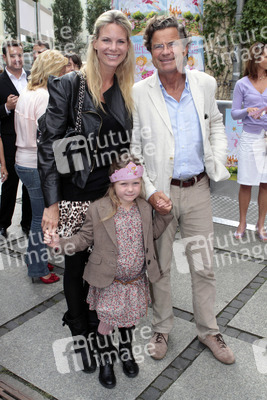 Florian Langenscheidt mit Lebensgefährtin Miriam Friedrich und Tochter Charlotte