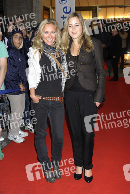 Sina Tkotsch, Saskia Schindler