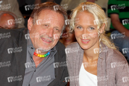 Konstantin Wecker mit Ehefrau Annik