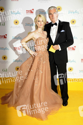 Mirja du Mont, Sky du Mont