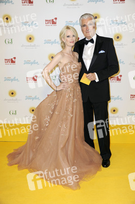 Mirja du Mont, Sky du Mont