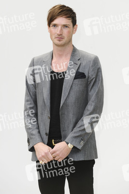 Dan Gillespie Sells (The Feeling)