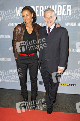 Dennenesch Zoudé, Rolf Kanies