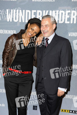 Dennenesch Zoudé, Rolf Kanies