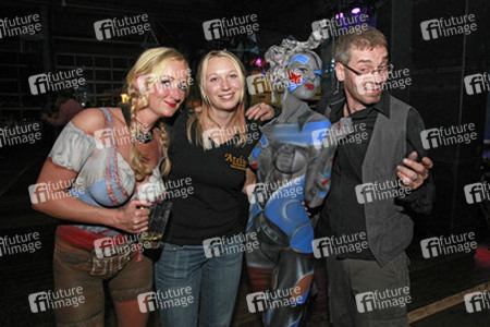 Model Kathi, Painting Assistentin Wiebke, Model Tina, Bodypaint Künstler Jörg Düsterwald