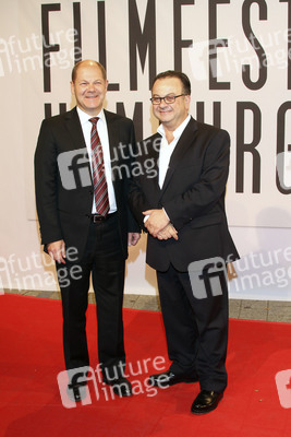 Olaf Scholz, Albert Wiederspiel