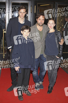 Bill Skarsgard, Jonatan S. Wächter, Jan Josef Liefers, Katharina Schüttler