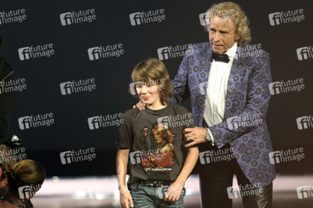 Thomas Gottschalk mit Kinderwettekandidat Hagen Brüggemann