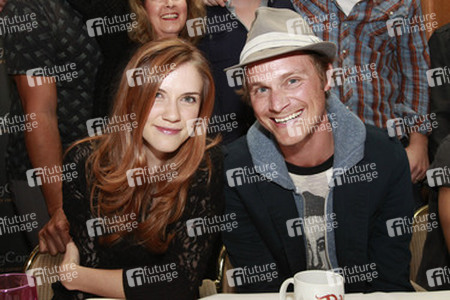 Sara Canning, David Anders