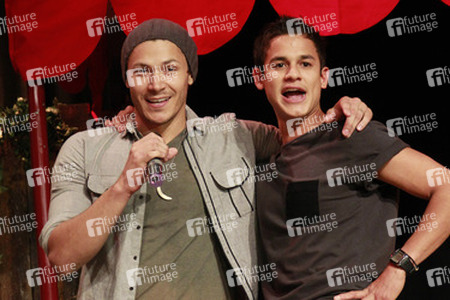 Alex Meraz, Bronson Pelletier