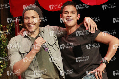 Alex Meraz, Bronson Pelletier