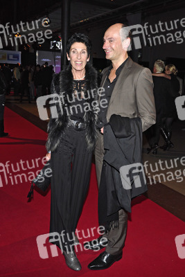 Erika Berger mit Begleitung