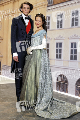 Sabin Tambrea, Hannah Herzsprung