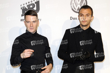 Adam Anderson, Theo Hutchcraft (Hurts)