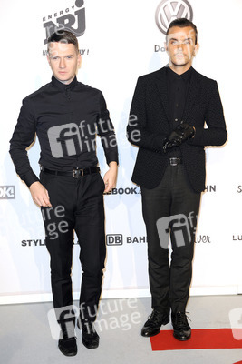 Adam Anderson, Theo Hutchcraft (Hurts)