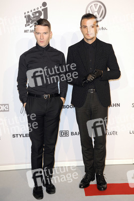 Adam Anderson, Theo Hutchcraft (Hurts)