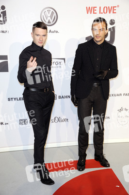 Adam Anderson, Theo Hutchcraft (Hurts)