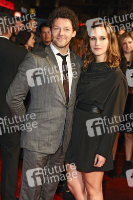 Richard Coyle mit Begleitung