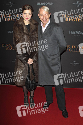 Joe Groebel mit Begleitung