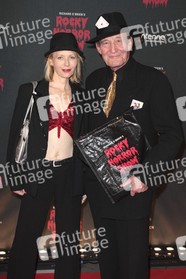 Michael Mendl mit Begleitung