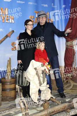 Leander Haußmann mit Annika Kuhl und Tochter Kunikunde