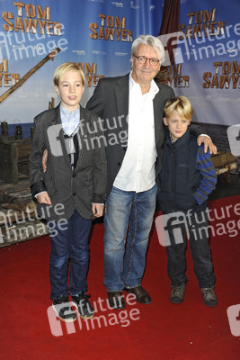 Henry Hübchen mit den Jungen Luk und Loris