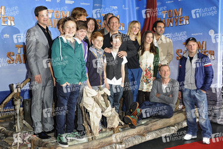 Benno Fürmann, Heike Makatsch und der Cast von 'Tom Sawyer'