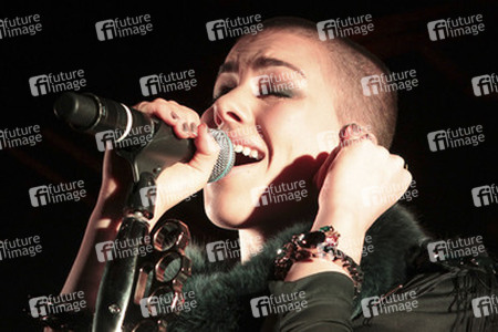 Alina Süggeler (Frida Gold)