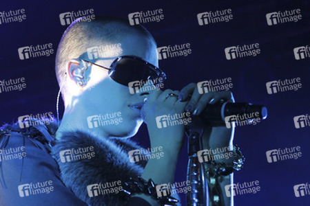 Alina Süggeler (Frida Gold)