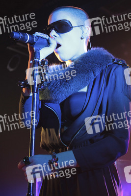 Alina Süggeler (Frida Gold)