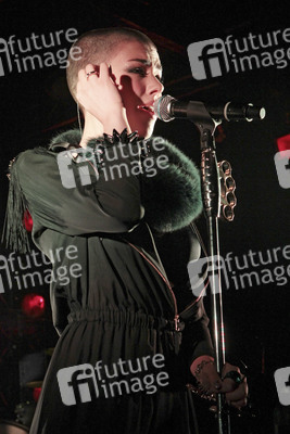 Alina Süggeler (Frida Gold)