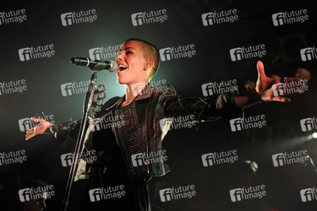 Alina Süggeler (Frida Gold)