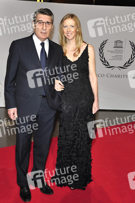 Rudi Assauer mit Begleitung