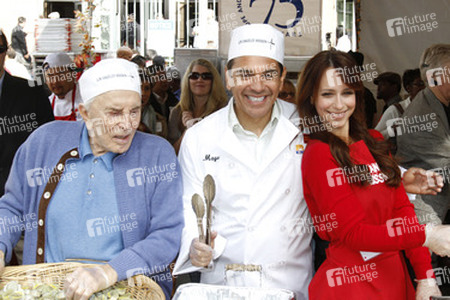 Kirk Douglas, Antonio Villaraigosa, Jennifer Love Hewitt