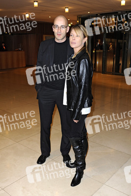 Torsten Neumann, Deborah Kara Unger