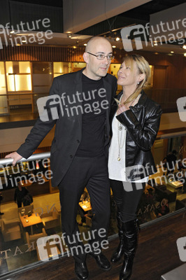 Torsten Neumann, Deborah Kara Unger