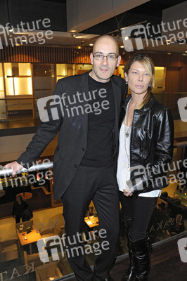 Torsten Neumann, Deborah Kara Unger