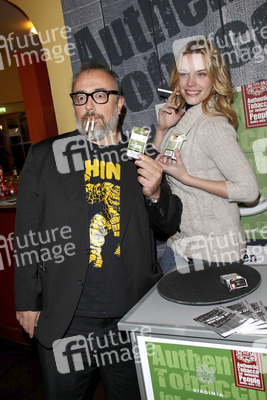 Alex de la Iglesia, Carolina Bang