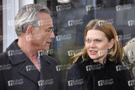 Klaus J. Behrendt, Anna Loos