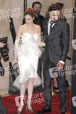 Andrea Riseborough mit Begleitung