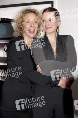 Katja Riemann mit Nadine Stori