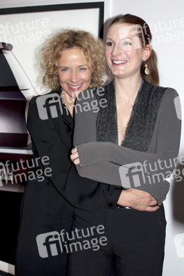 Katja Riemann mit Nadine Stori