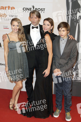 Mads Mikkelsen mit Ehefrau Helen, Tochter Viola und Sohn Carl