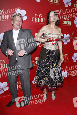 Lola Paltinger mit Begleitung