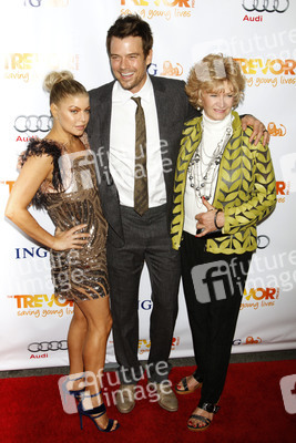 Fergie (The Black Eyed Peas), Josh Duhamel mit Mutter Bonny Duhamel